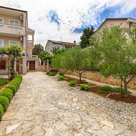 Apartments Come&Stay Punat Esterno foto