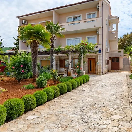Apartments Come&Stay Punat Esterno foto
